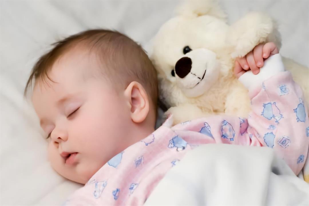 عدد ساعات نوم الأطفال الرضع